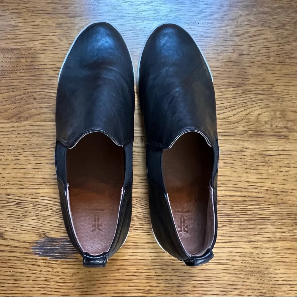 ⭐️ FRYE Women's Melanie Chelsea Black Leather Sneaker Flat Slip On Loafers 8M